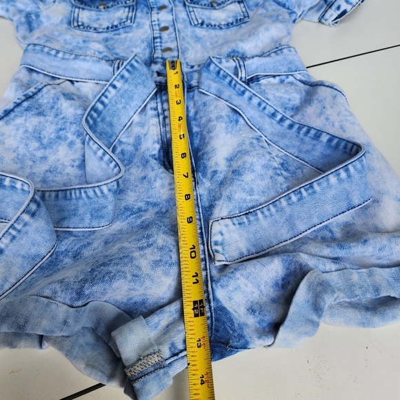 TCEC Womens Blue Light Wash Denim Playsuit Romper Short Sleeve Snap Belted Sz M - Picture 14 of 16